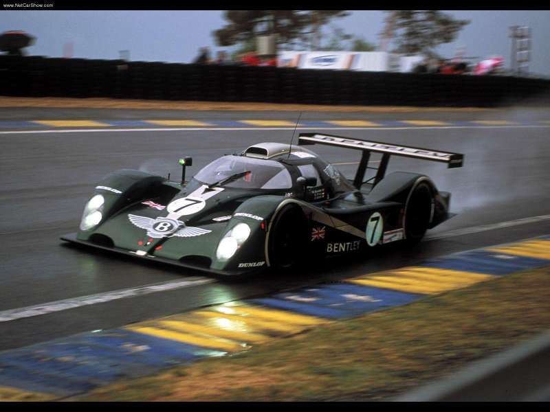 Mange har tilsyneladende glemt det, men de første seks Audi-sejre på Le Mans skete med benzin-V8'ere. Den pæneste Audi i de år var denne.